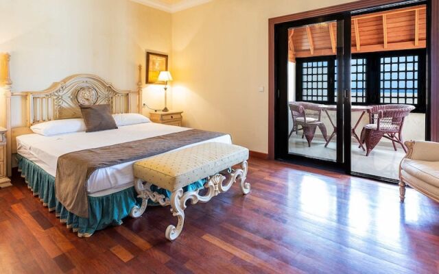 Penthouse Reducto Beach