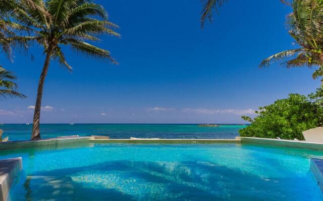 Puerto Aventuras Villa Sleeps 10 with Pool