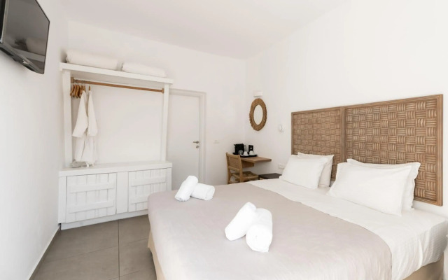 Super Paradise Hotel