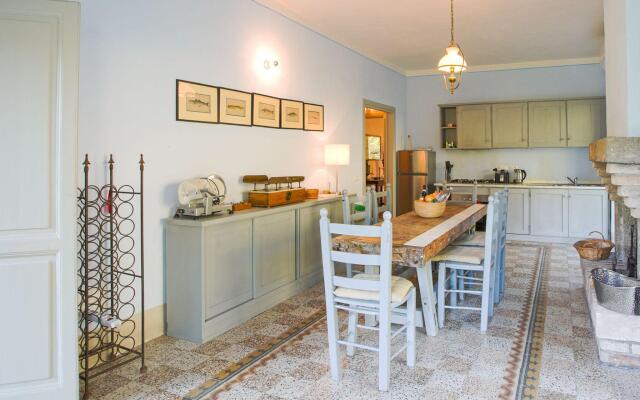 Completely renovated former farmhouse with infinity pool