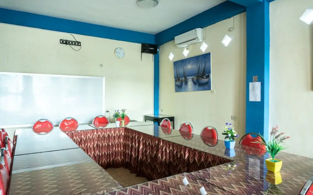 J Hotel by RedDoorz