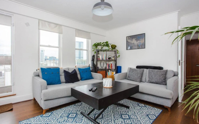 Fantastic Central Apartment With Balcony in Fitzrovia
