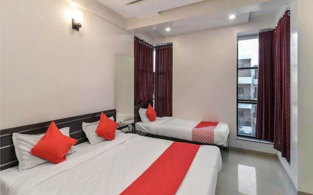 OYO 12053 Hotel Shri Govind