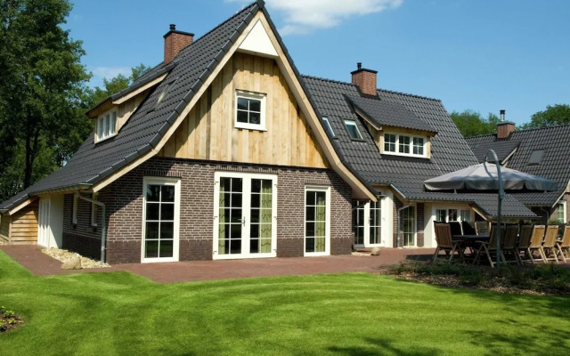 Beautiful House With Whirlpool