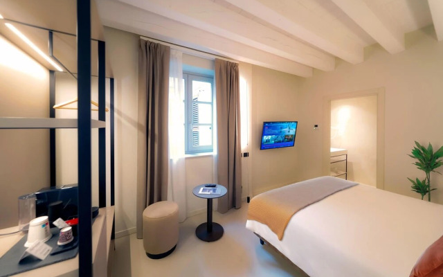 Bergamo Inn 21