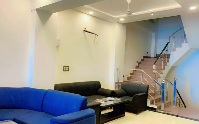 Hotel Giriraj Palace