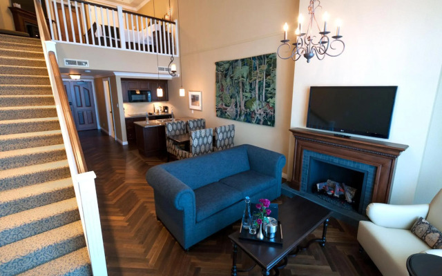 Oak Bay Beach Hotel