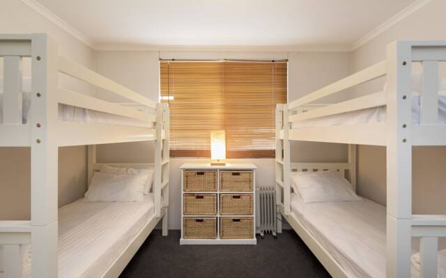 Horizons 420 Lake Jindabyne Waterfront