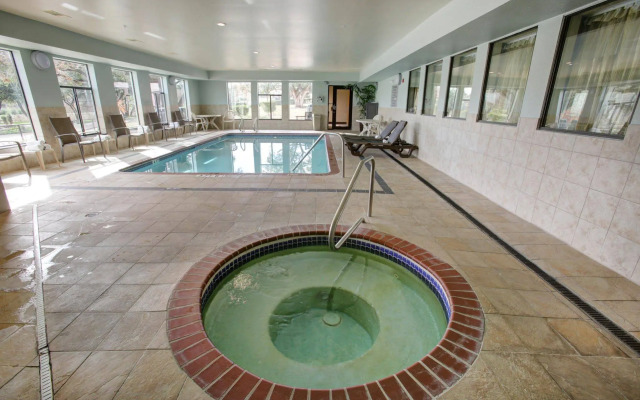 Comfort Suites