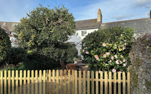 1 Dolphin Cottages