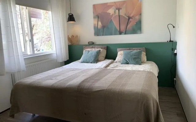 Spacious Bungalow Near Water