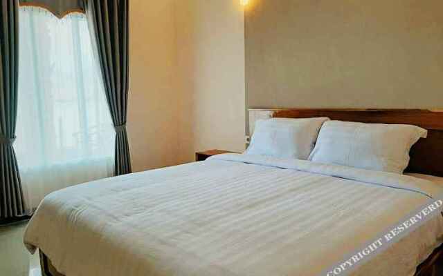 Sunrise Hotel Larantuka