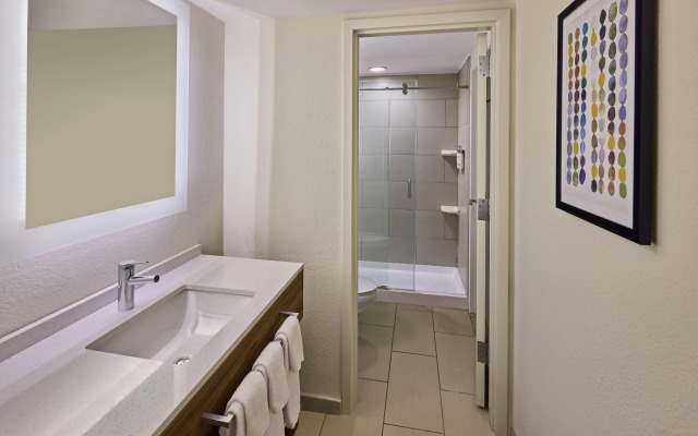 Holiday Inn Express & Suites Charleston Dwtn - Westedge by IHG