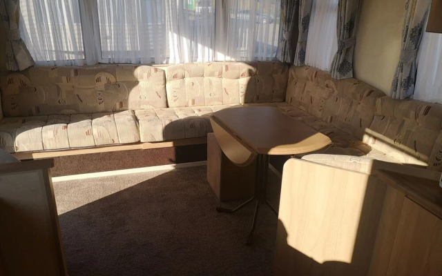 Lovely 2-bed Caravan in Walton on the Naze
