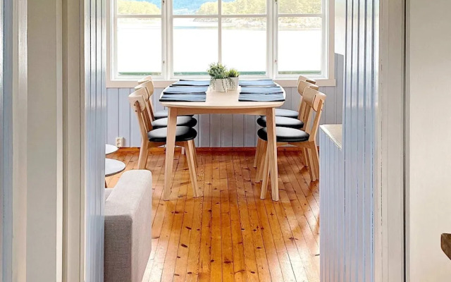 6 Person Holiday Home in Lindas