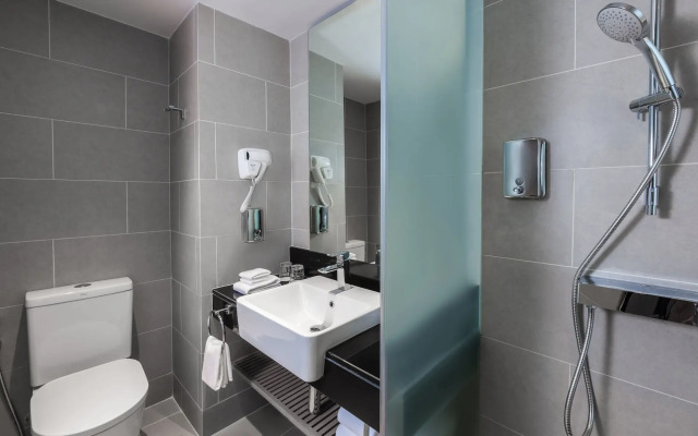 Holiday Inn Express Bangkok Soi Soonvijai by IHG