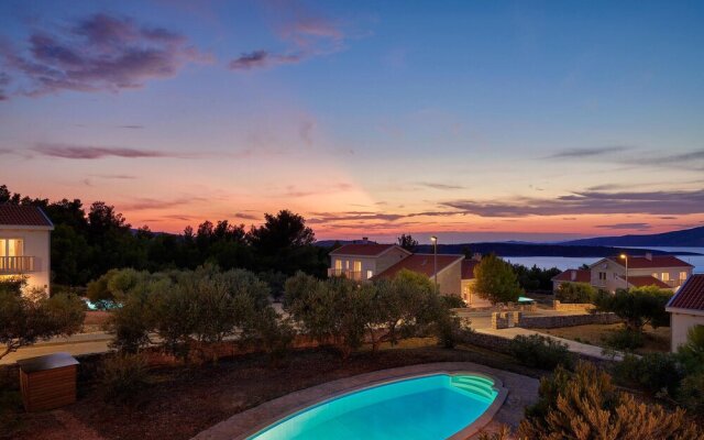 Stunning Home in Stari Grad With Outdoor Swimming Pool, Wifi and 4 Bedrooms