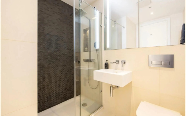 Homely and Chic 2 Bed Apartment with Garden Patio