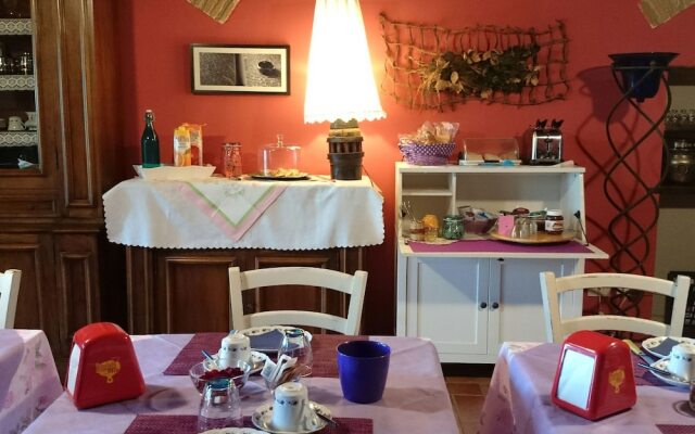 Casale La Pietra Gialla B&B