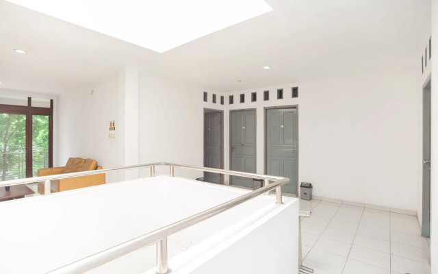 RedDoorz Syariah near Grand Galaxy Park