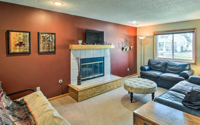 Pet-friendly Kansas City Stay w/ Deck!