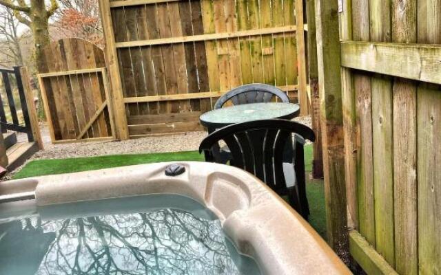 Wren 23-Hot Tub-Woodland Lodges-Tenby-Pembroke