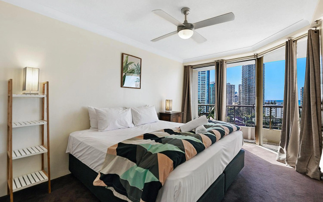 Surfers Century Oceanside Apartments – Guest Rooms – Gold Coast
