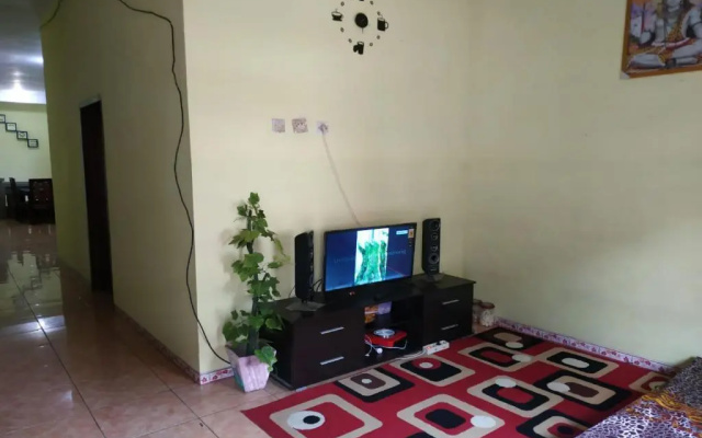 Oyo 90097 Homestay Sinta Ndani Putri