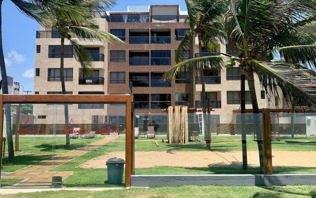 Apartamento alto padrão em condomínio pé na areia