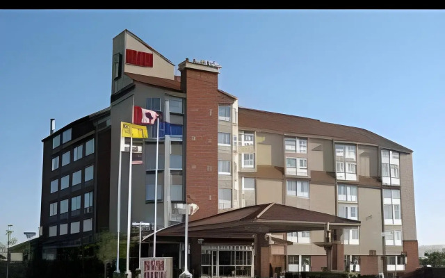 Monte Carlo Inn Vaughan Suites