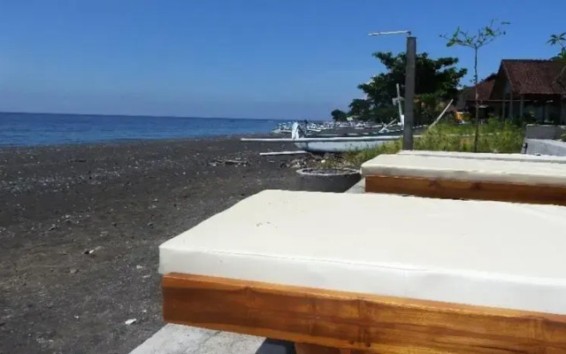 Sunset Coin Beach Homestay Amed