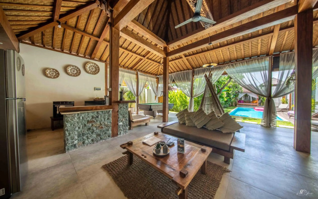 Elvano villa in heart of seminyak and near beach