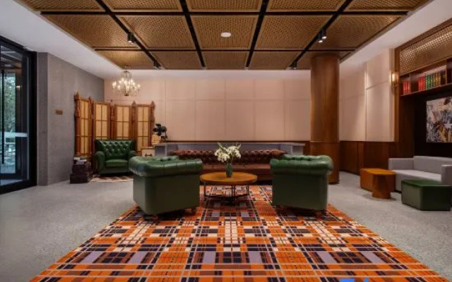 James Joyce Coffetel Hotel (Hulunbuir College Hailar Airport) – People – Hulunbuir