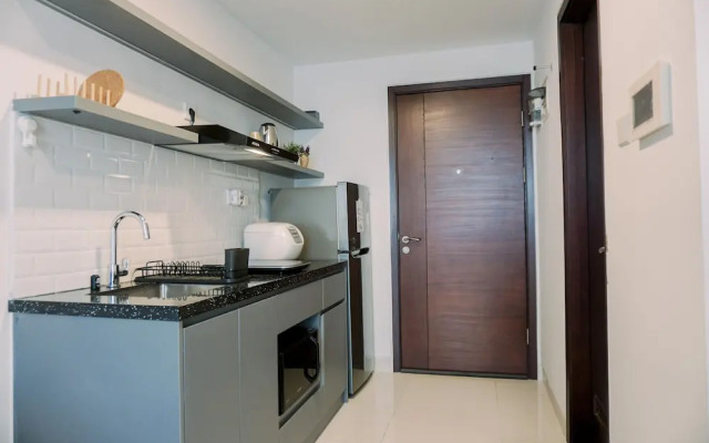 Homey And Warm Studio At West Vista Apartment