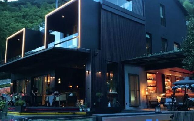 Yee Choi Hotels & Resorts