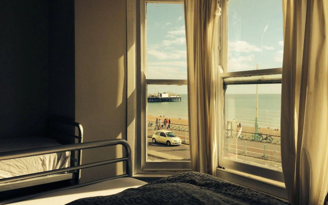 The Grapevine Seafront - Hostel