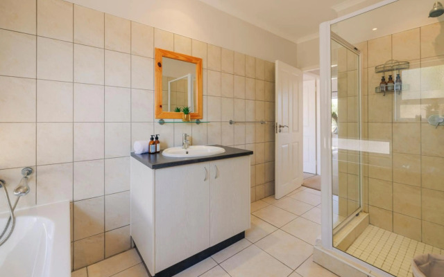 Waterfront Cottage B3