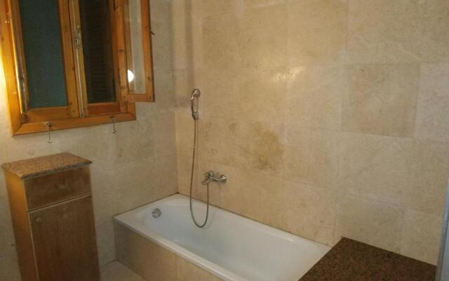 Adad Noubian House