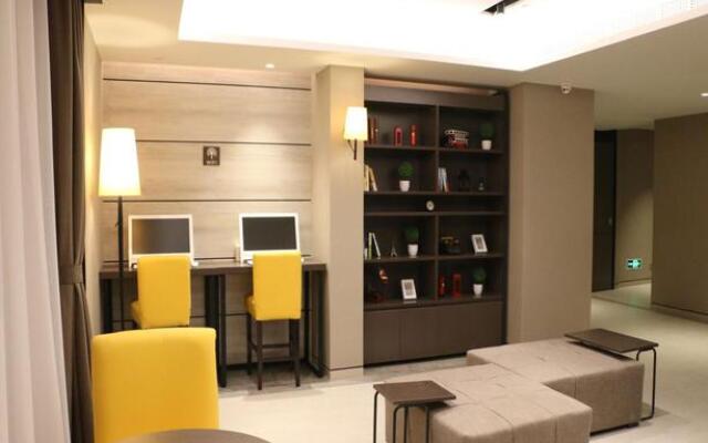 Homeinn Plus Shanghai People Square East Jinling Road Hotel