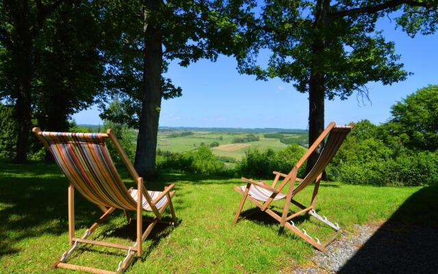 Modern Chalet with Private Tennis Court in Humain