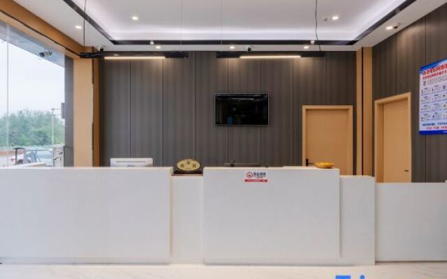 Junyi Chain Hotel (Shangrao Wannian Runfeng Plaza Jinhu Park)