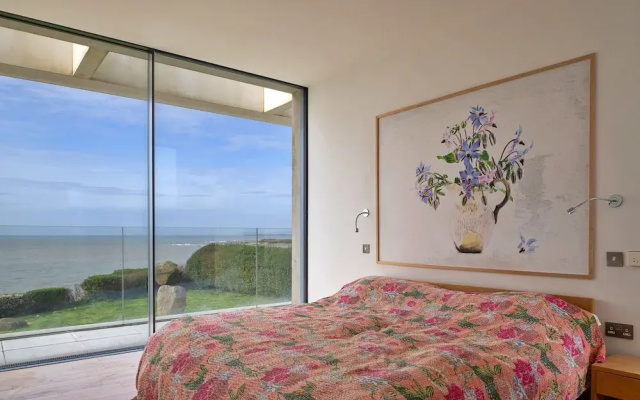 Clifftop Retreat in Criccieth With Stunning Views
