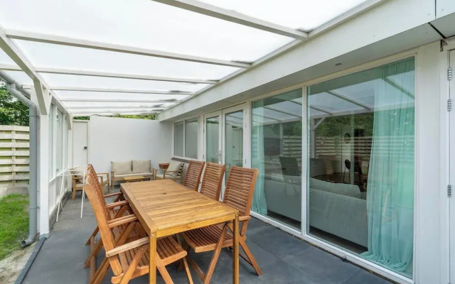 Bungalow Near Sint Maartenszee Beach