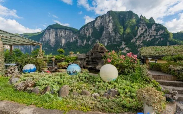 Flower Valley · Real-Scene Homestay – Outside – Enshi Prefecture