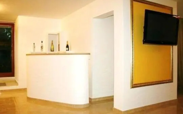 Luxury Apartment In Versace Style