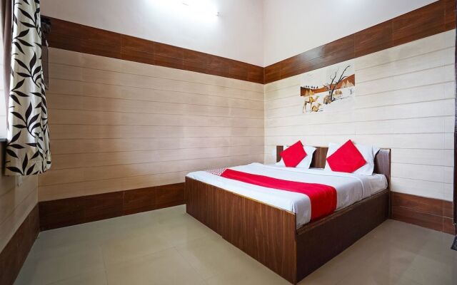 OYO 43646 Mukund Sarovar