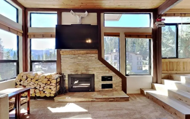 515 2 Bedroom Condo