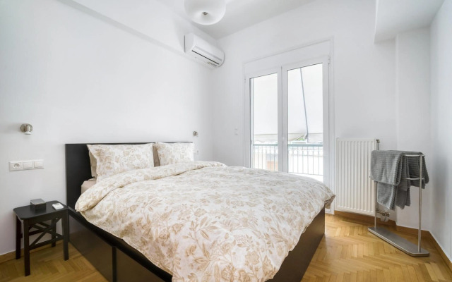 Stylish, Sunny New 2 Bedroom, Prime Central Athens