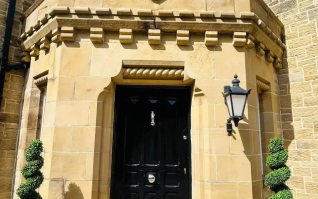 Lodge - Sleeps 18, pet Friendly & Free Parking