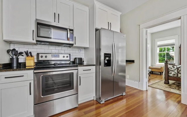 Casa Doble - Two Units, One Location!